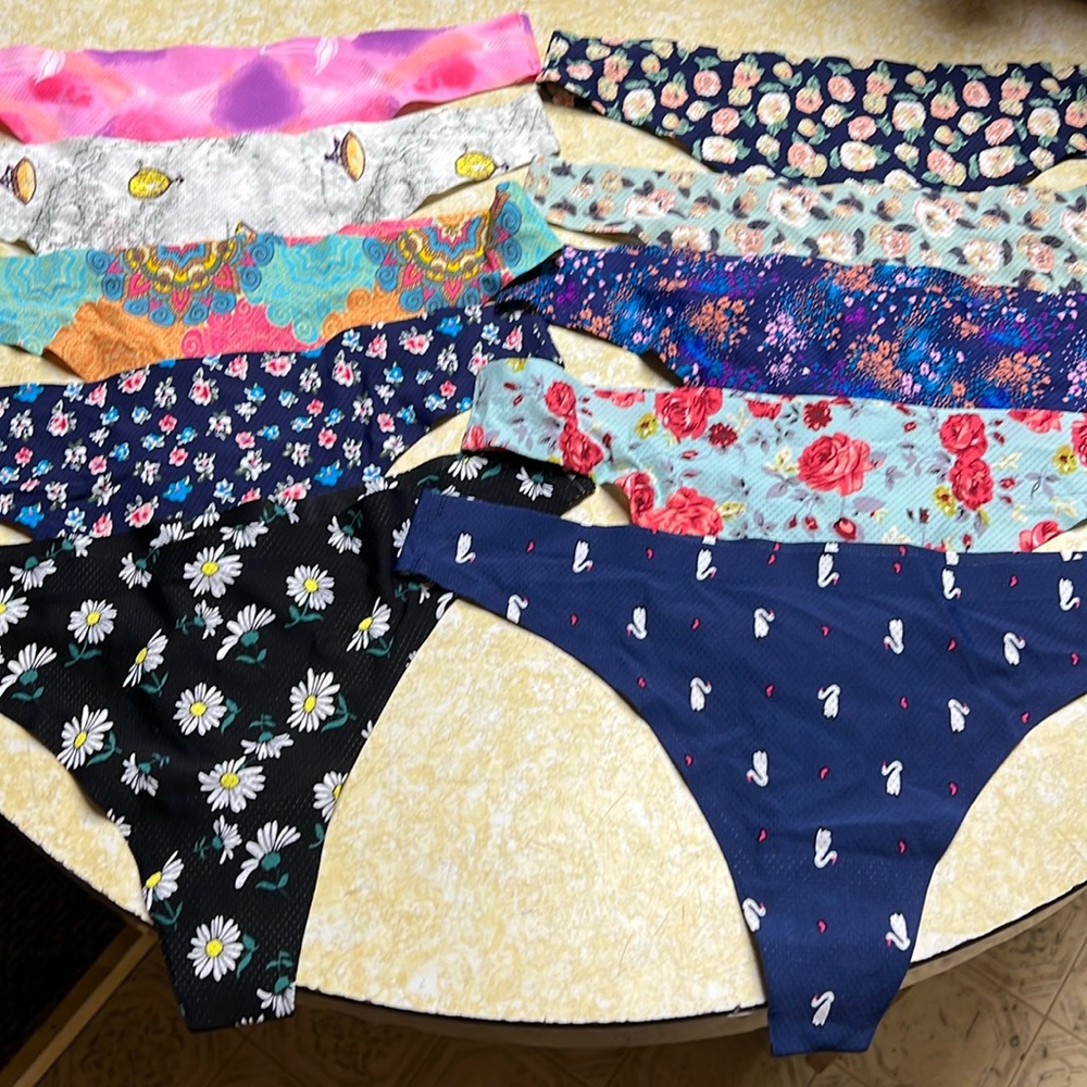 3/$20 lot of NWT thongs , SZ Small